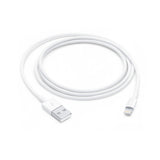 Cabo Lightning para USB de 1 metro, compatível com dispositivos Apple, ligado a um smartphone em uma mesa de trabalho.